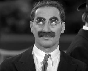Cum i-a insultat Groucho Marx pe corporatisti intr-o scrisoare de pomina