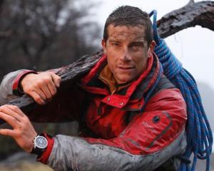 Bear Grylls se intoarce la Discovery