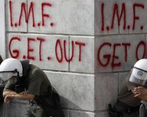 Grecia nu convinge FMI ca poate sa-si reduca uriasa datorie