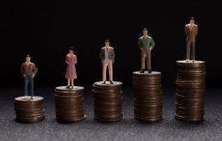 In 2025, salariile nu vor mai urca la fel de repede, dar sunt angajati care vor primi 2.800 de euro pe luna, la privat