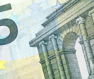 Cat la suta din venitul lunar ar trebui economisit?