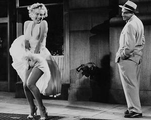 Celebra rochie alba purtata de Marilyn Monroe in filmul