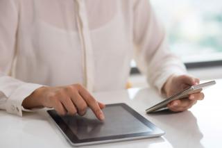 Eticheta energetica UE, obligatorie pentru telefoane si tablete incepand din 20 iunie 2025