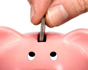 Studiu: Romanii nu pot sa economiseasca mai mult de 50 euro pe luna