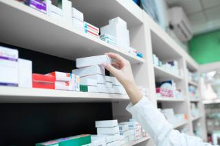 Cea mai dura lege pentru farmacii, din 2024. Parlamentul Romaniei intra pe fir, multe farmaciste vor intra in somaj