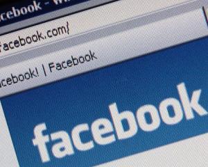 Pentru ca unora nu le place sa imparta cu toata lumea, Facebook a lansat butonul Send