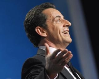 Sarkozy, aparatorul monedei euro