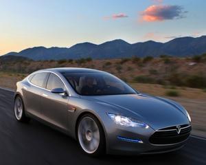 Tesla Motors a atras fonduri in valoare de 210 milioane de dolari. Banii vor fi folositi pentru dezvoltarea unui SUV