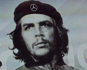 Che Guevara cu stea (Mercedes) in frunte