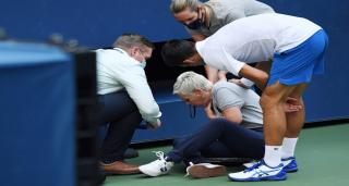 Momente memorabile in sport. Gestul inexplicabil care a dus la descalificarea lui Novak Djokovic la US Open 2020