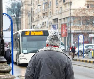 Ajutorul social, la mare cautare in Romania: cati oameni au ajuns sa traiasca azi din mila statului