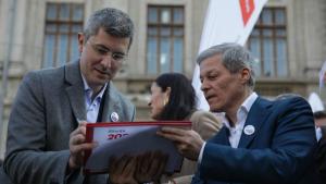 USR si PLUS au votat alianta politica. Incepe strangerea de semnaturi pentru candidatura lui Barna la prezidentiale