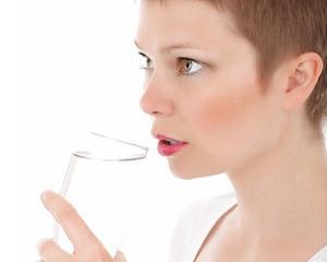 5 erori savarsite la consumul de apa