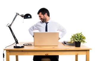 Remedii eficiente pentru durerile de spate provocate de pozitia incorecta la birou