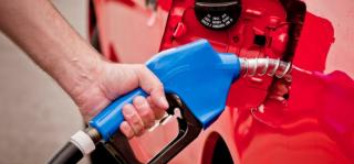Guvernul a adoptat OUG pentru carburanti: de cand se ieftinesc benzina si motorina, cand incep sa scada preturile