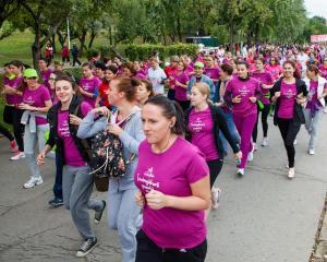 Editia a 5-a a Marsului si Crosului Casiopeea a insemnat 2700 participanti, 26 de companii inscrise, 30.000 de euro colectati pentru achizitia si donarea a 200 de proteze mamare