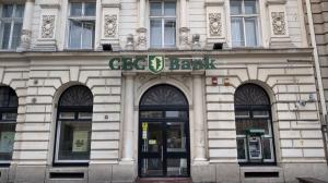 Ministerul Finantelor Publice vrea sa listeze cel putin 20% din CEC Bank