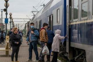 Guvernul a cedat in fata grevei din sectorul feroviar: cati bani primesc angajatii revoltati, din 2022