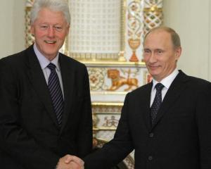 Bill Clinton l-a acuzat pe Vladimir Putin ca incearca sa restabileasca 