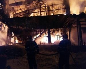 Clubul Bamboo a luat foc. Zeci de tineri au ajuns la spital. Cladirea s-a prabusit in timpul incendiului