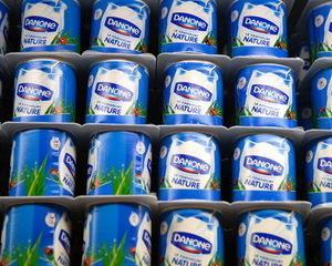 Dupa scandalul aflatoxinei, Danone chiar sufla si-n iaurt