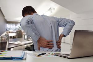 8 dintre cele mai frecvente afectiuni ale coloanei vertebrale care va pot afecta viata persoana si profesionala