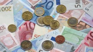 Economii in euro, la banci: cat primesti din dobanda, merita sa mai ai depozit in euro?