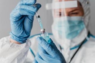 Persoanele care primesc ambele doze de vaccin, au aproape zero sanse sa dea boala mai departe