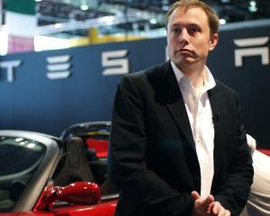 Tesla recunoaste ca valoare sa de piata este