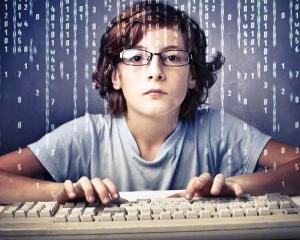 eMAG doteaza laboratoarele de informatica ale Colegiului National