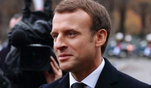 Macron injecteaza 9 miliarde de dolari in industria automobilistica din Franta