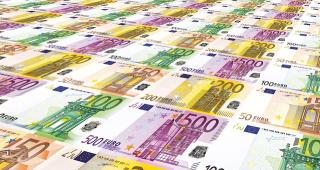 Euro da lovitura pe piata valutara: cand toti credeau ca se duce in cap, moneda unica europeana isi revine ca Pasarea Phoenix