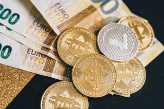 Bitcoin sau euro digital? Care sunt diferentele si de ce NU trebuie sa-i confundam