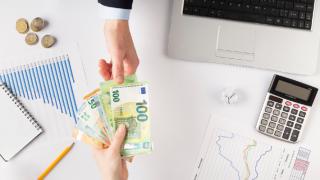 Euro sparge pragul de 5 lei: cand vine cutremurul la casele de schimb valutar, n-a mai ramas mult timp