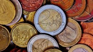 Euro atinge un nou maxim istoric: 4,8184 lei, iar francul elvetian 4,5506 lei