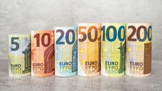 Euro atinge al treilea maxim intr-o singura saptamana, trecand, pentru prima data, pragul de 4,94 lei