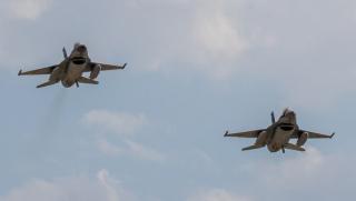 Inca doua aeronave F-16 Fighting Falcon, din lotul de cinci, au sosit in Romania