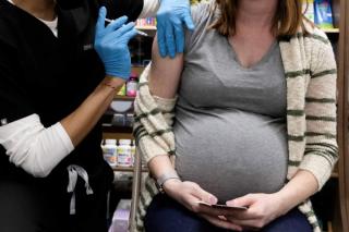 CDC, SUA: Vaccinurile sunt sigure pentru femeile gravide. Nu cresc riscul de avort spontan si nici pe cel al malformatiilor congenitale