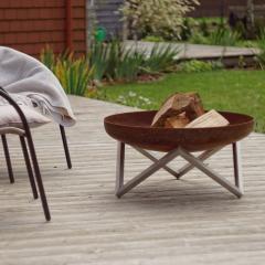 Fire pit-ul – accesoriul de gradina care iti ofera un binemeritat moment de relaxare dupa o zi plina la birou
