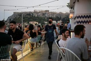 Nici concediul in Grecia nu mai e ce-a fost: Se inchid barurile si restaurantele pe timpul noptii