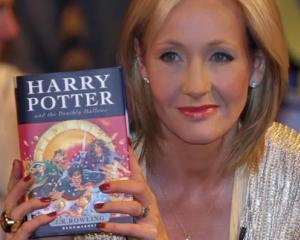 Ce vraji mai face Harry Potter la licitatiile Sothebys