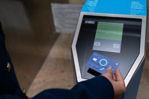 Acces rapid in 9 statii de metrou prin plata cu orice card bancar contactless