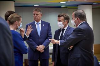 Cum explica Administratia Prezidentiala imaginile cu Klaus Iohannis fara masca la reuniunea Consiliului European