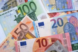 Leul nostru pierde teren, se va devaloriza. Euro sare de 5 lei: ce se intampla cu banii romanilor