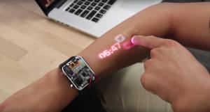 Primul smartwatch care transforma bratul utilizatorului intr-un touchscreen