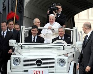 Papa Francisc: fara masini blindate in vizita din Orientul Mijlociu