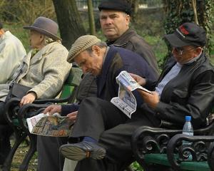 Numarul pensionarilor scade, pensia medie creste