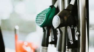 Teroarea de la pompa: benzina si motorina s-au scumpit cu mai bine de 40% intr-un an!