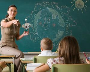 Educatia non-formala intra in liceele romanesti