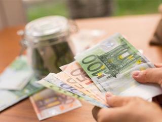 Bancile romanesti stau pe teancuri de bani: profituri uriase pentru bancherii nostri, desi perioada e tulbure